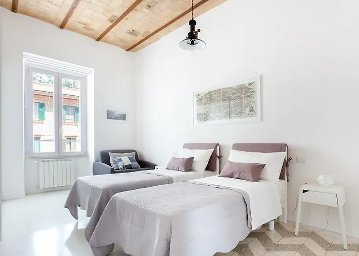 Lilli Vatican White Domus * רומא